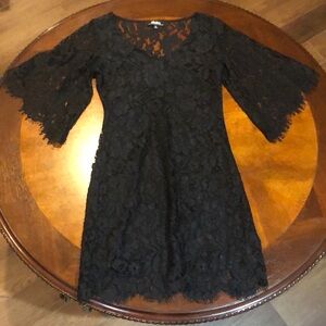 Lulu’s V Neck Lace Bell Sleeve Mini Dress Small